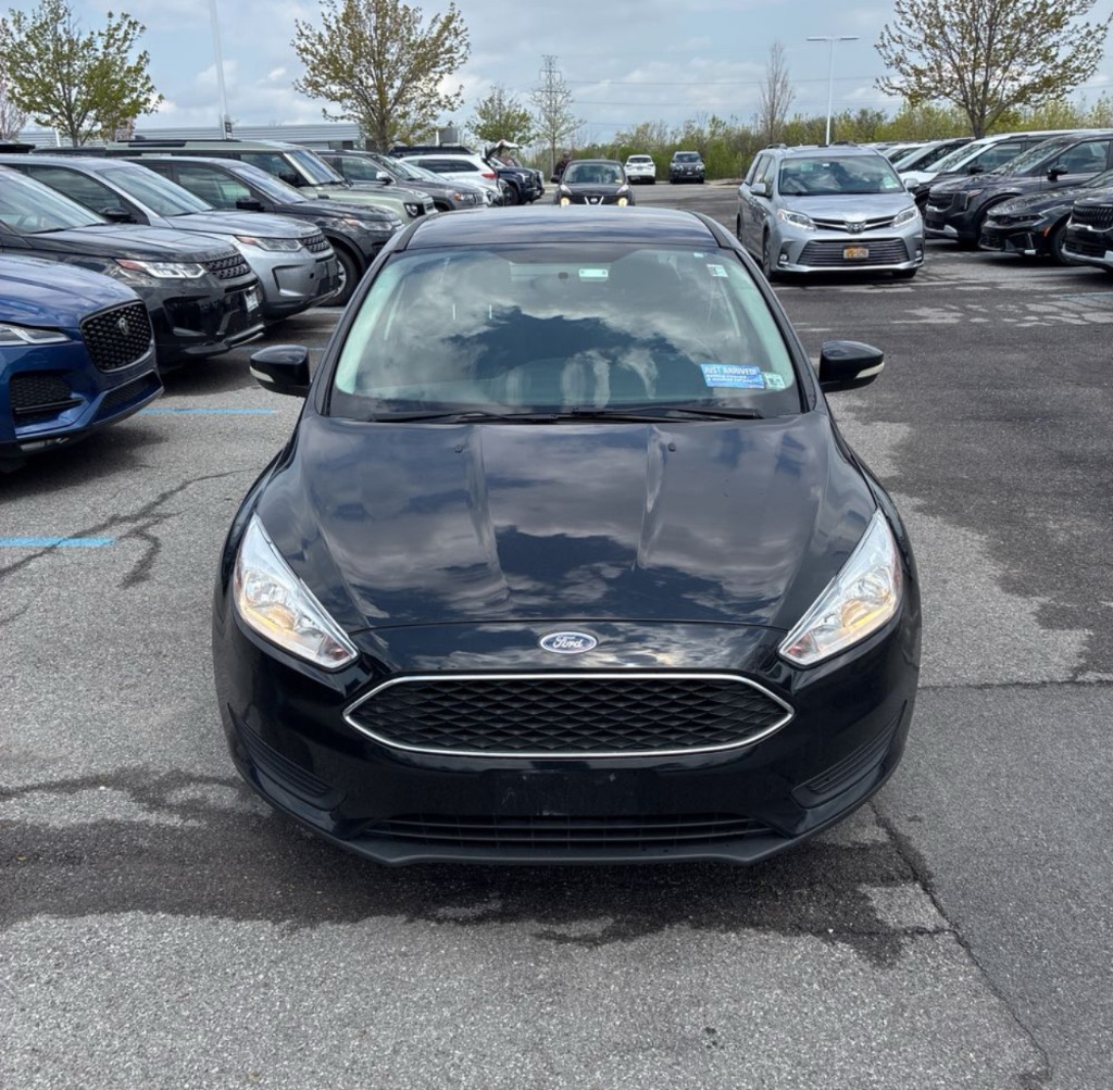 2016 Ford Focus Sedan SE's photo